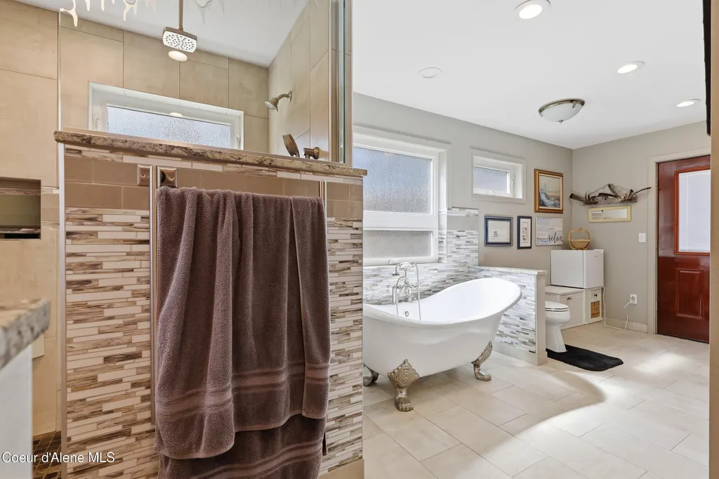 1542 Peninsula Road Hope ID 83836