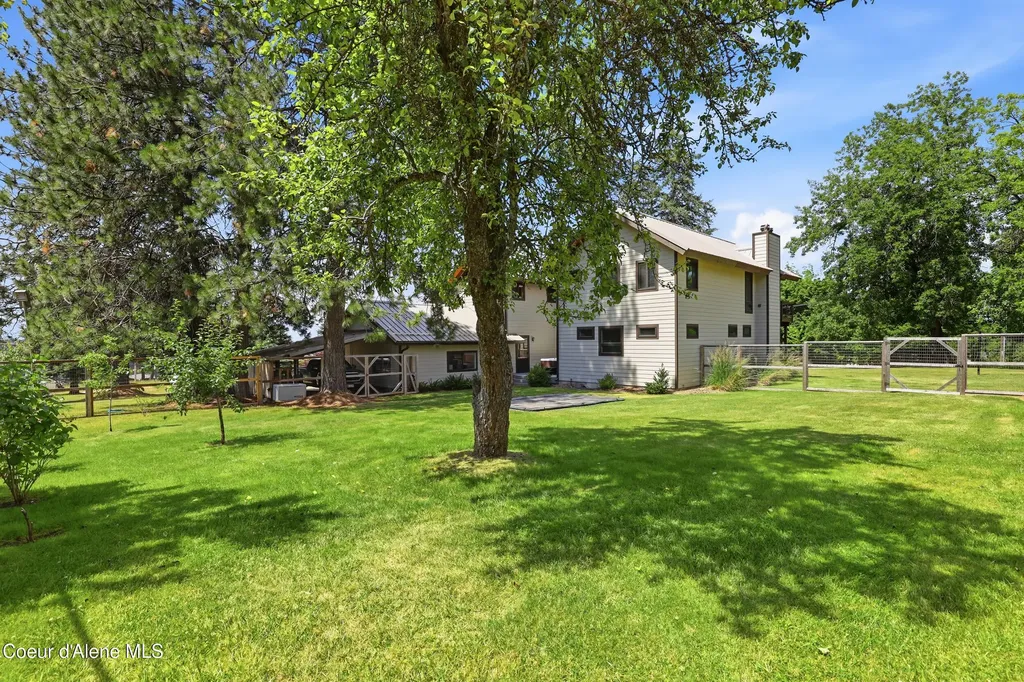 1542 Peninsula Road Hope ID 83836