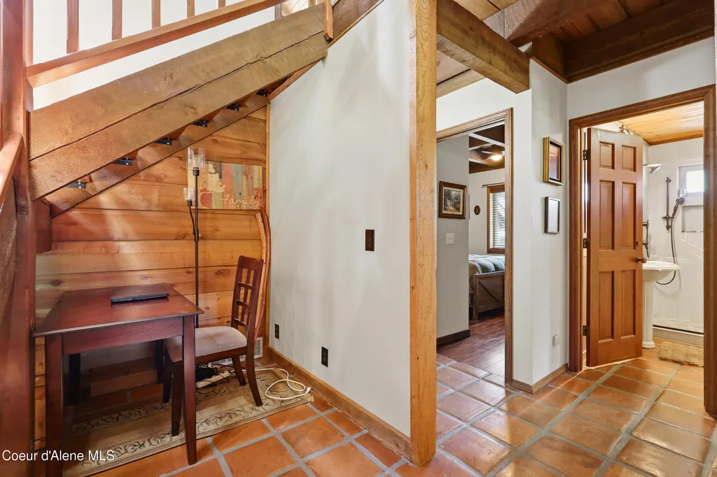1542 Peninsula Road Hope ID 83836