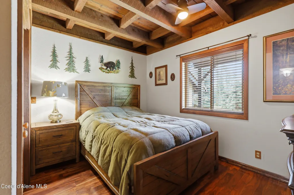 1542 Peninsula Road Hope ID 83836