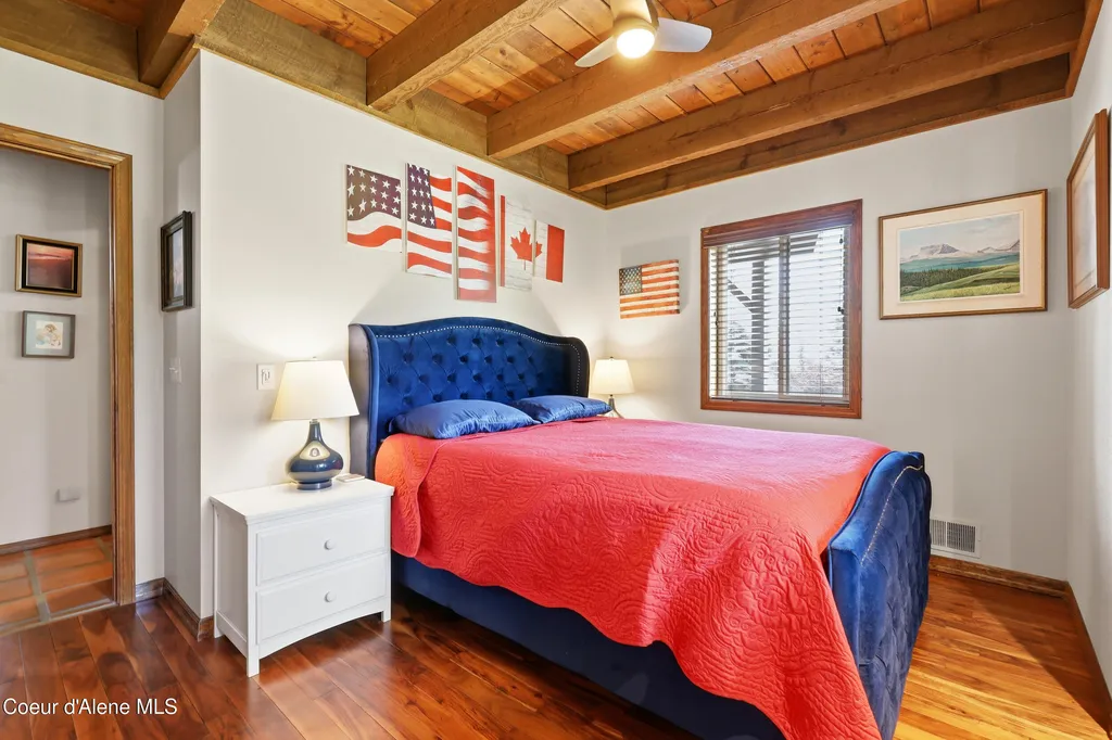 1542 Peninsula Road Hope ID 83836