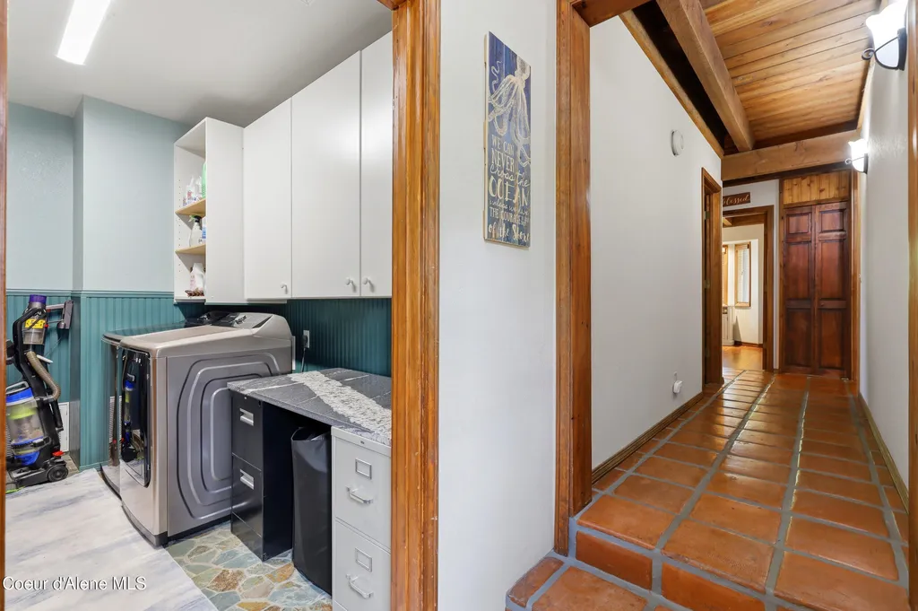 1542 Peninsula Road Hope ID 83836