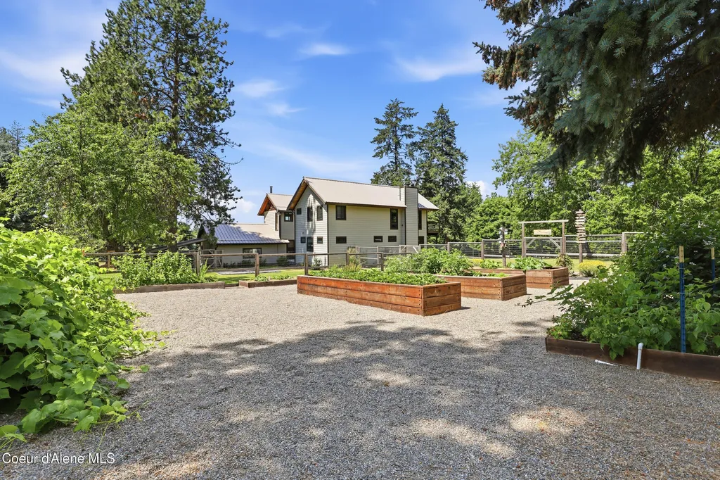 1542 Peninsula Road Hope ID 83836