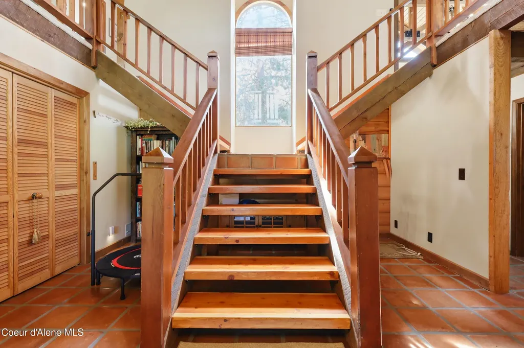 1542 Peninsula Road Hope ID 83836