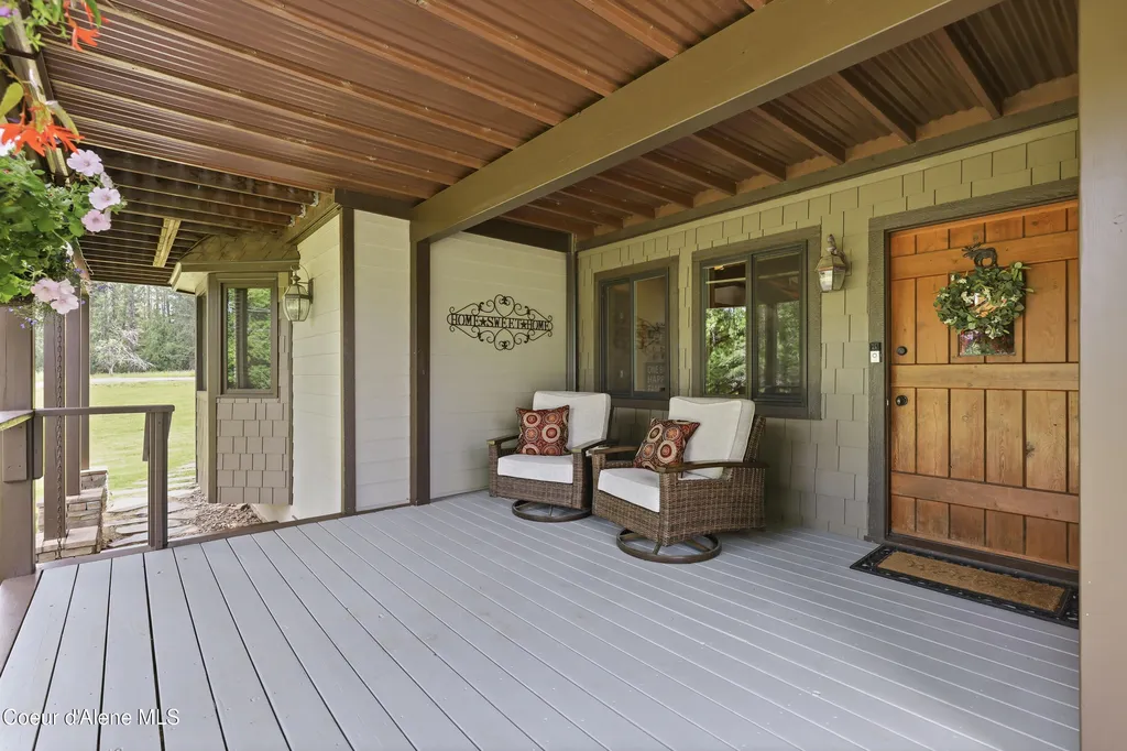 1542 Peninsula Road Hope ID 83836