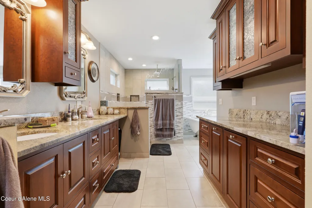 1542 Peninsula Road Hope ID 83836