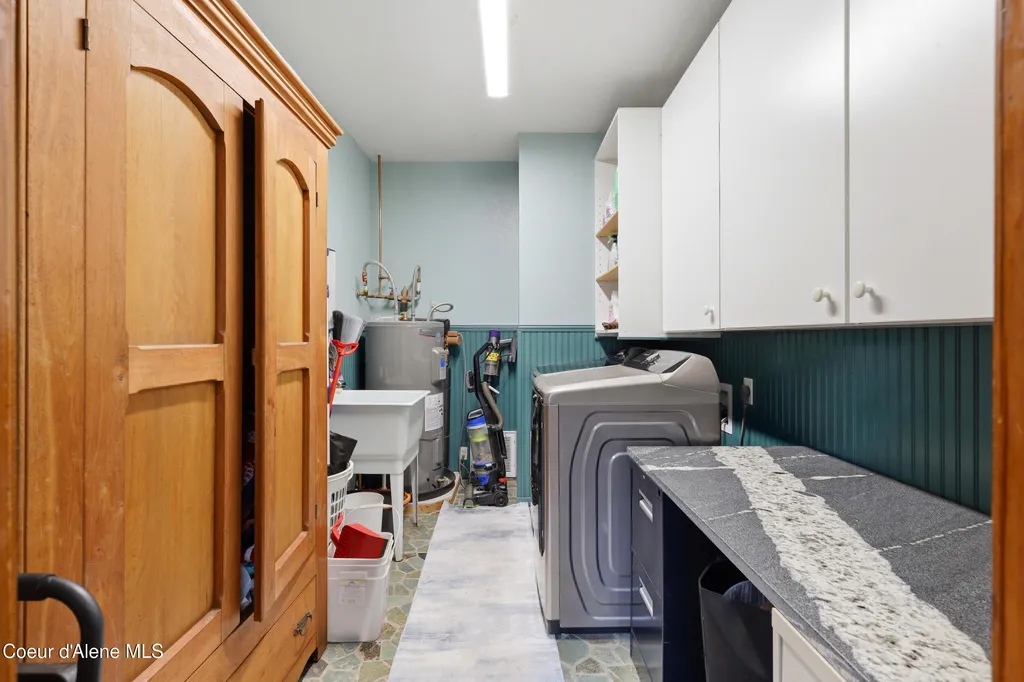 1542 Peninsula Road Hope ID 83836