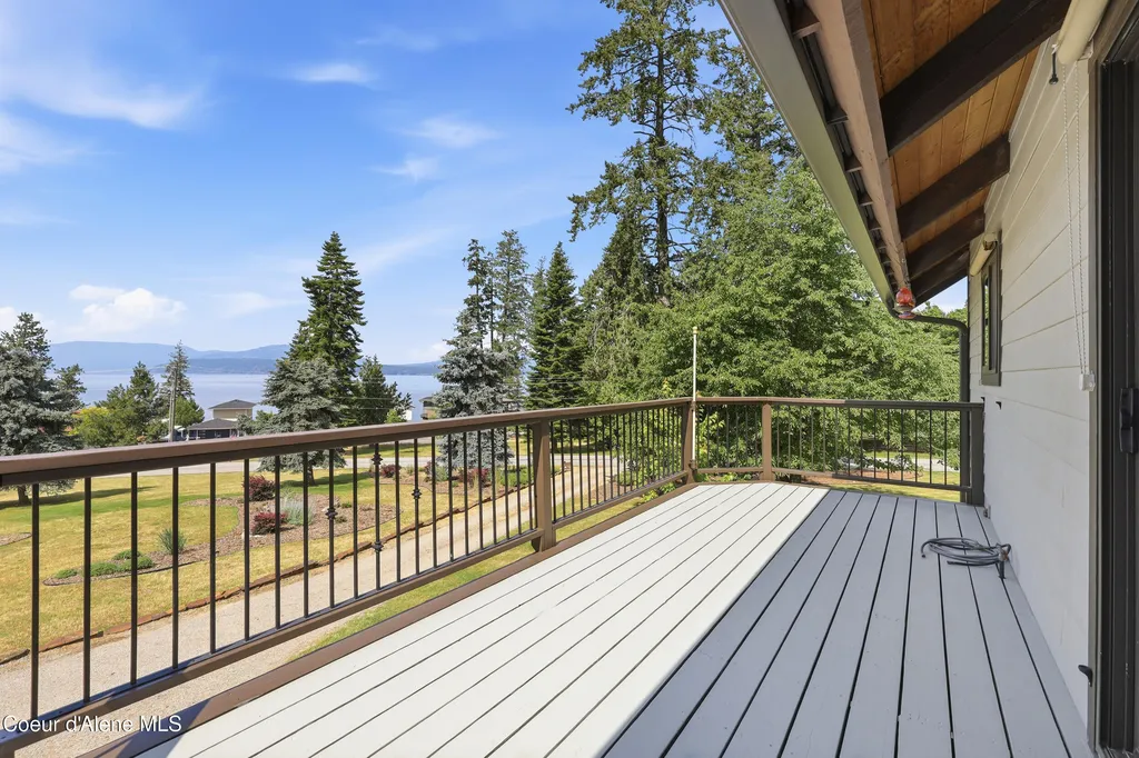 1542 Peninsula Road Hope ID 83836