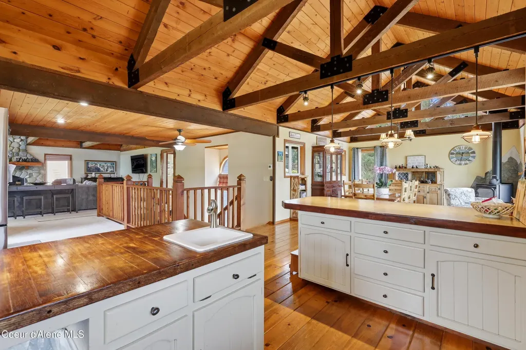 1542 Peninsula Road Hope ID 83836