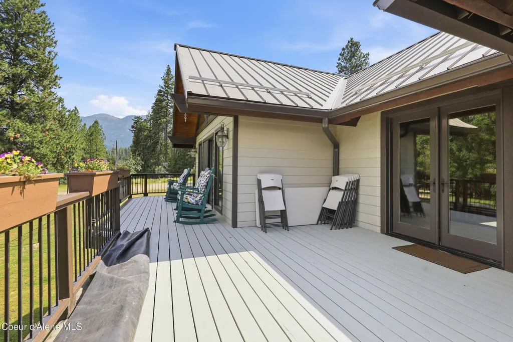 1542 Peninsula Road Hope ID 83836