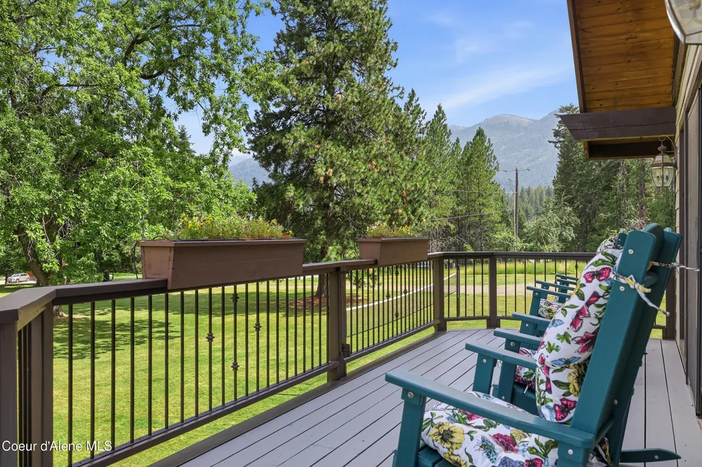 1542 Peninsula Road Hope ID 83836