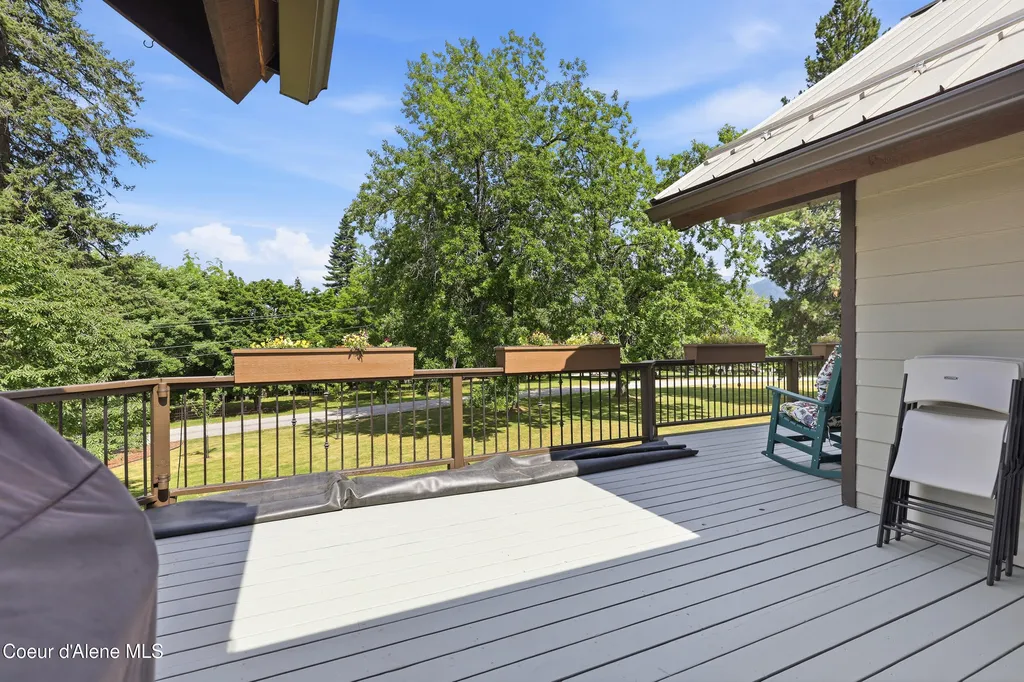 1542 Peninsula Road Hope ID 83836