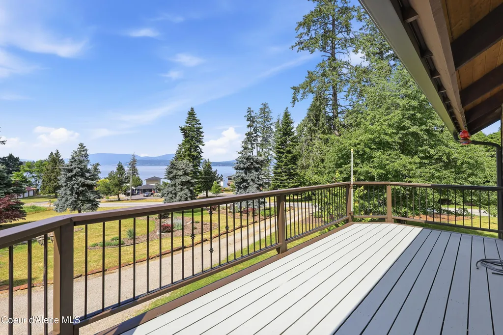 1542 Peninsula Road Hope ID 83836