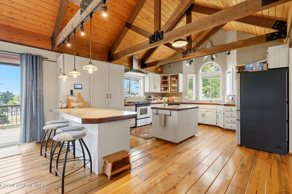 1542 Peninsula Road Hope ID 83836