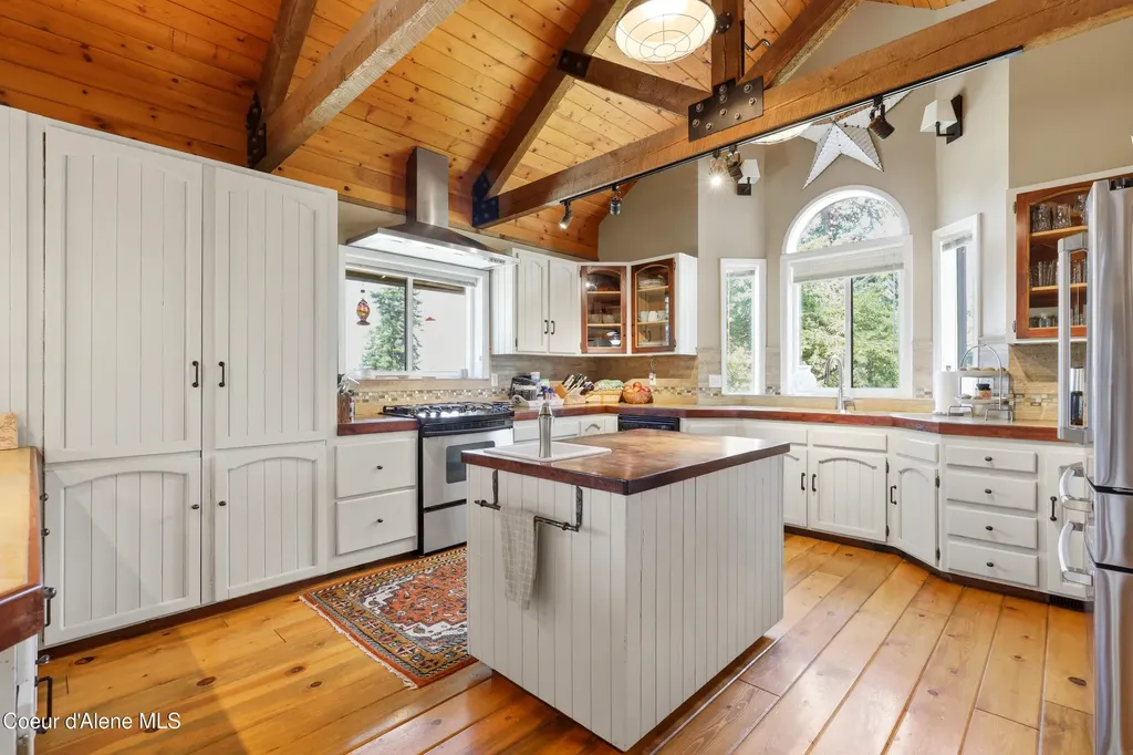 1542 Peninsula Road Hope ID 83836