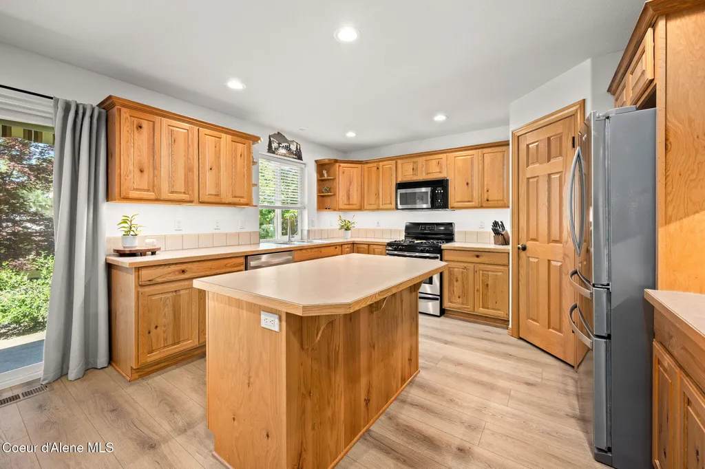 11393 N Rocking R Road Hayden ID 83835