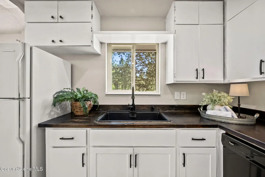 33250 N Tahoe Drive Spirit Lake ID 83869