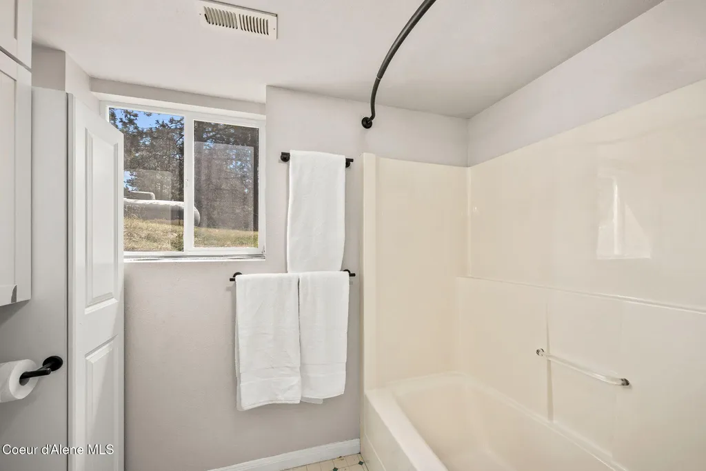 33250 N Tahoe Drive Spirit Lake ID 83869