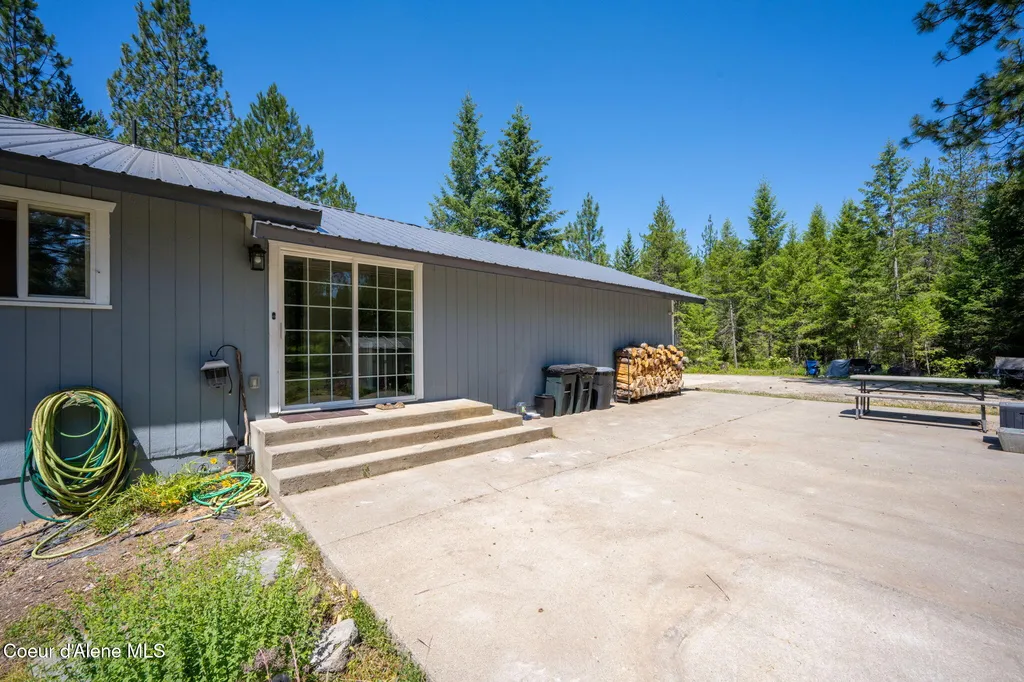 33250 N Tahoe Drive Spirit Lake ID 83869