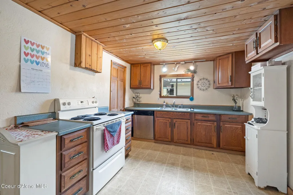 329 S Florence Avenue Sandpoint ID 83864