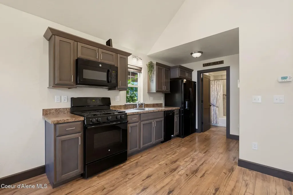 242 Pomrankey Loop Dover ID 83825
