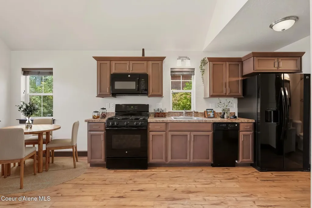 242 Pomrankey Loop Dover ID 83825