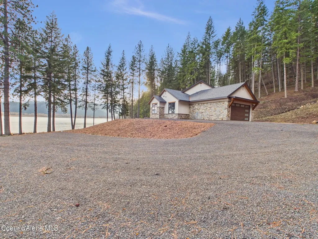1413 E Round Lake Road St. Maries ID 83861