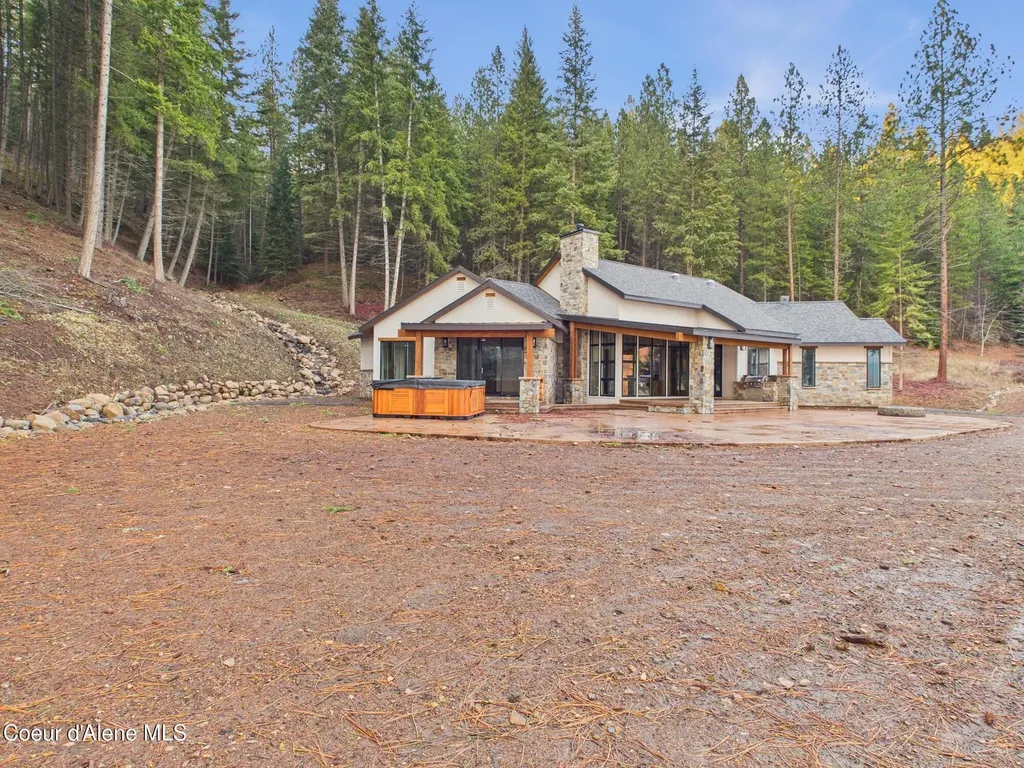 1413 E Round Lake Road St. Maries ID 83861