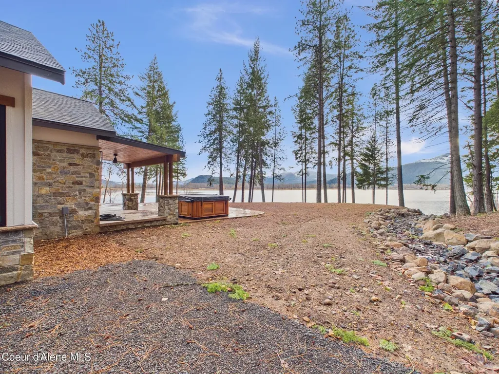 1413 E Round Lake Road St. Maries ID 83861