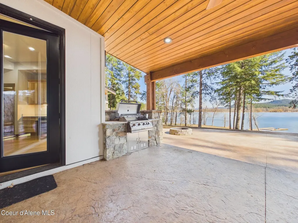 1413 E Round Lake Road St. Maries ID 83861