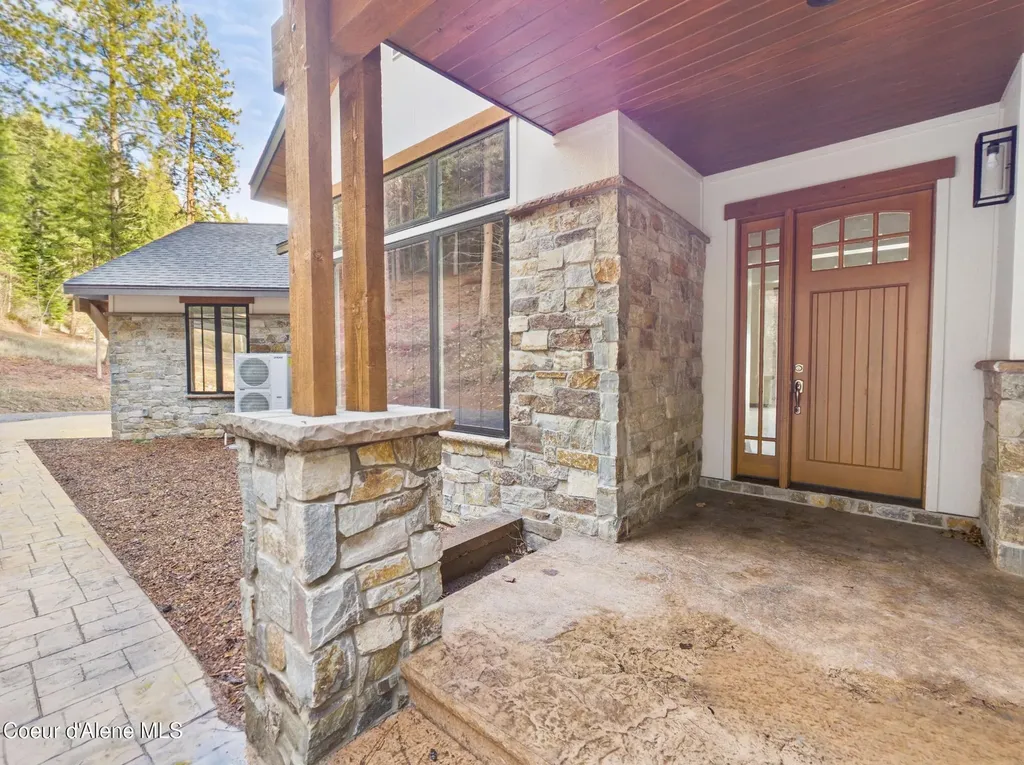 1413 E Round Lake Road St. Maries ID 83861
