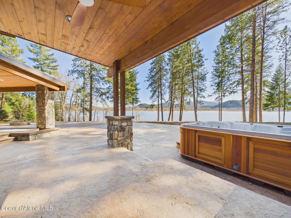 1413 E Round Lake Road St. Maries ID 83861