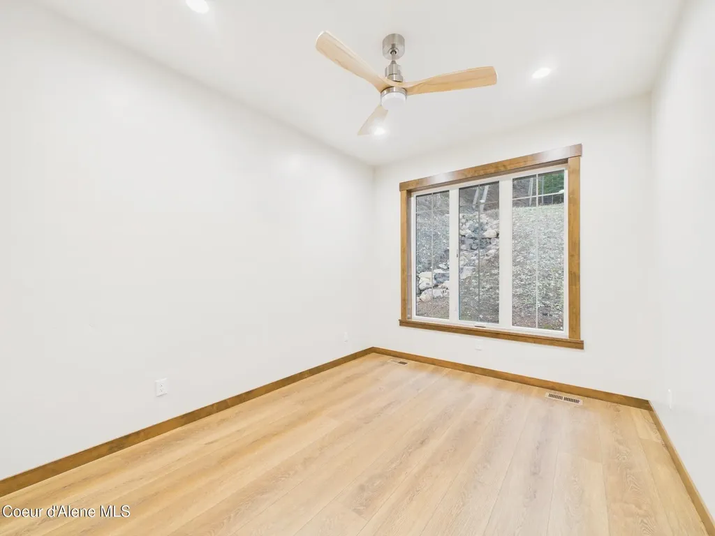 1413 E Round Lake Road St. Maries ID 83861
