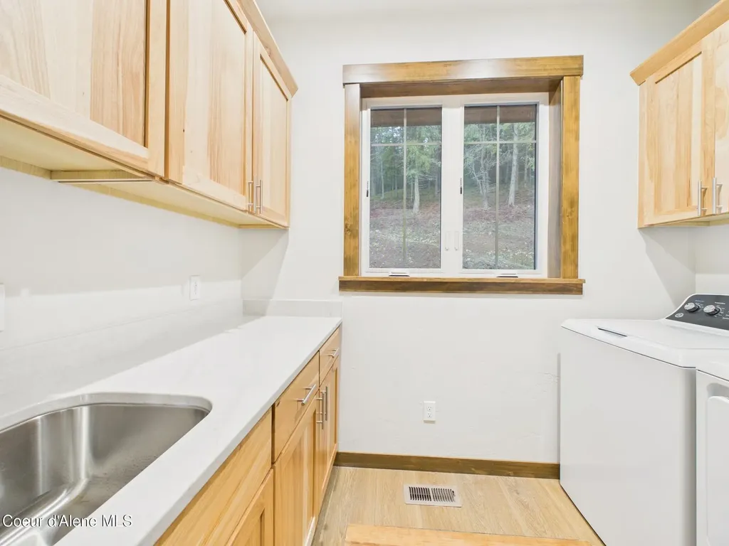 1413 E Round Lake Road St. Maries ID 83861