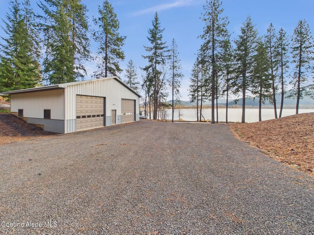 1413 E Round Lake Road St. Maries ID 83861
