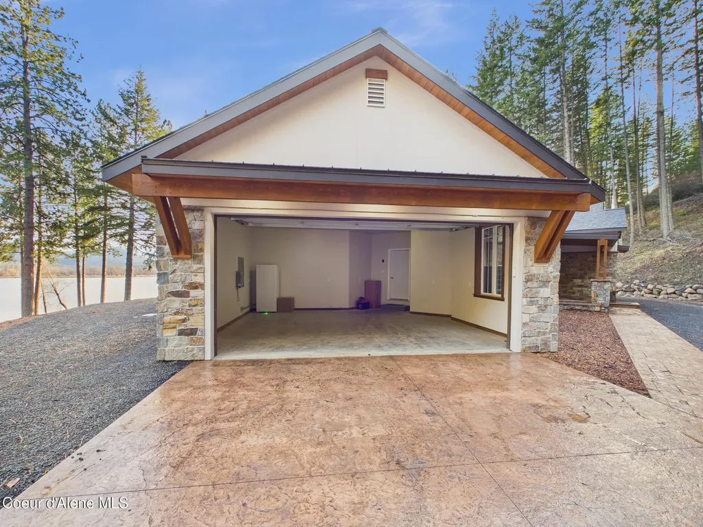 1413 E Round Lake Road St. Maries ID 83861