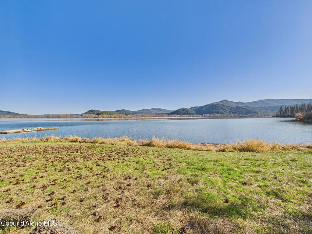 1413 E Round Lake Road St. Maries ID 83861