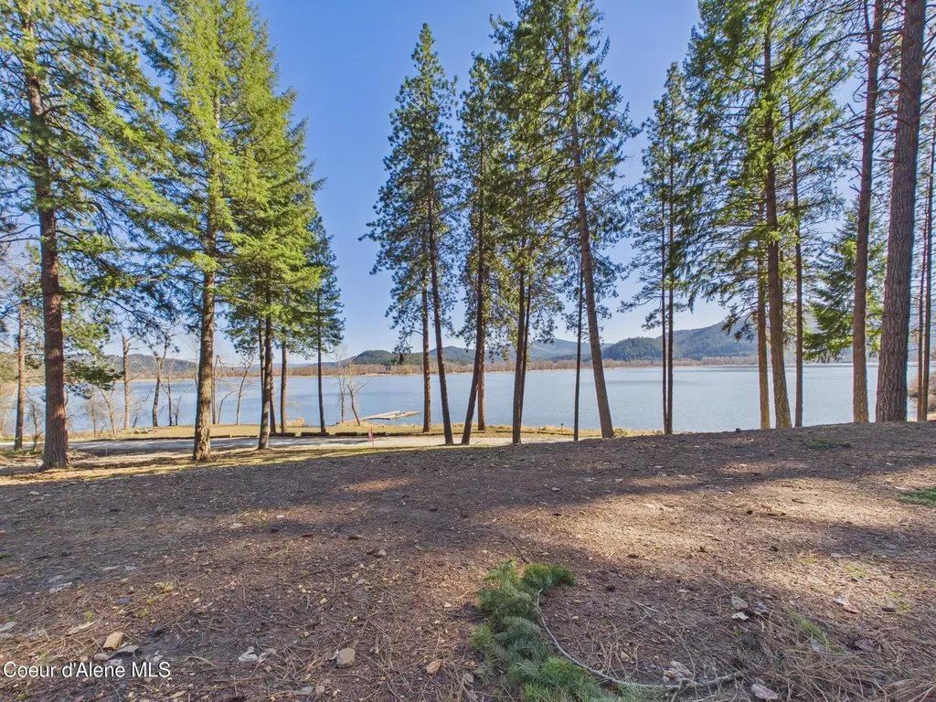 1413 E Round Lake Road St. Maries ID 83861