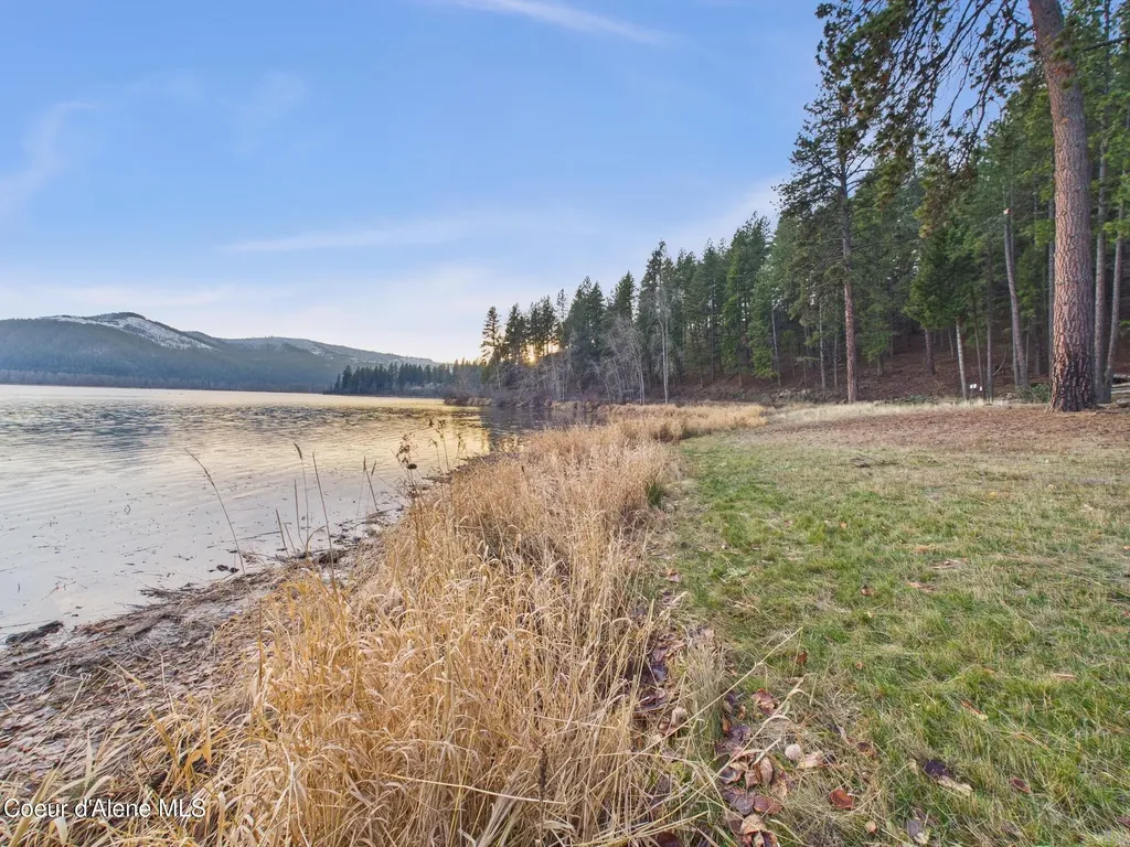 1413 E Round Lake Road St. Maries ID 83861