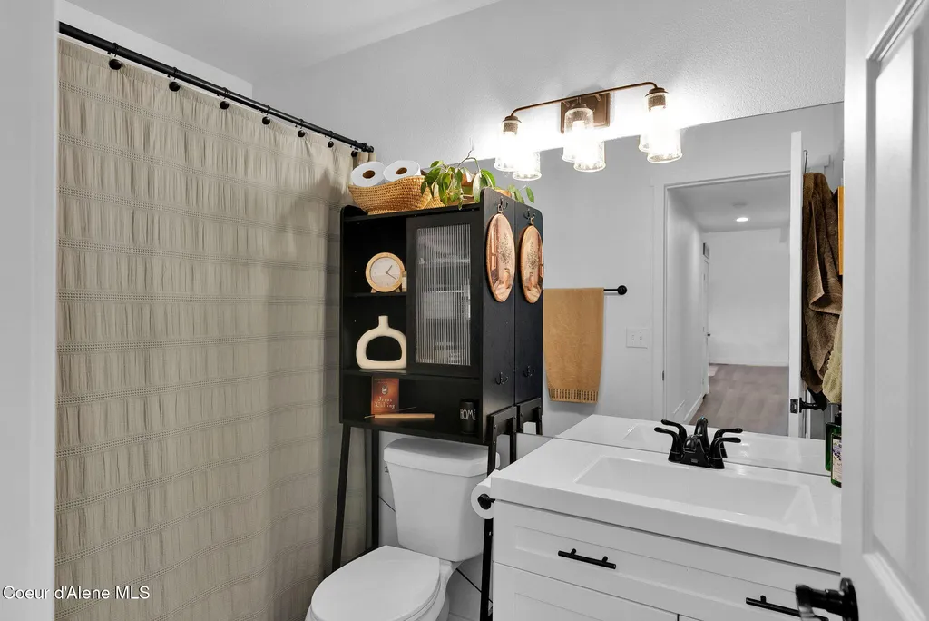 1150 N Townsend Loop Post Falls ID 83854