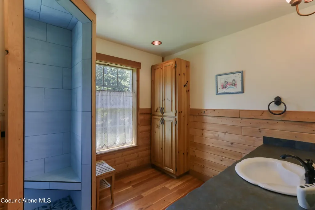 1261 Michael Lane Sandpoint ID 83864