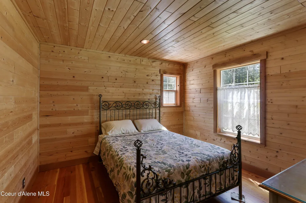 1261 Michael Lane Sandpoint ID 83864