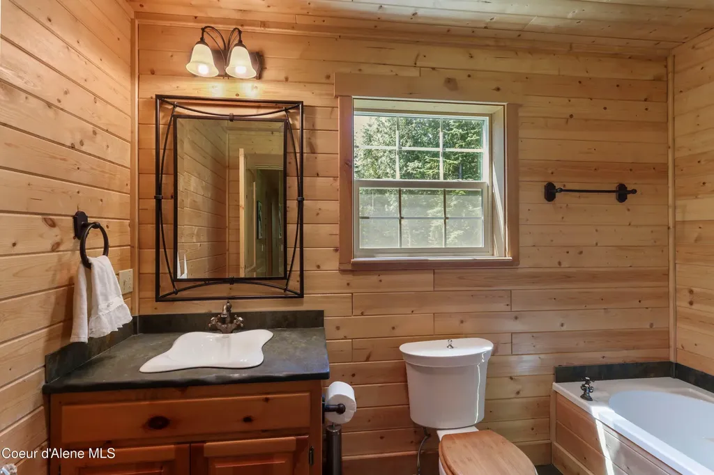 1261 Michael Lane Sandpoint ID 83864