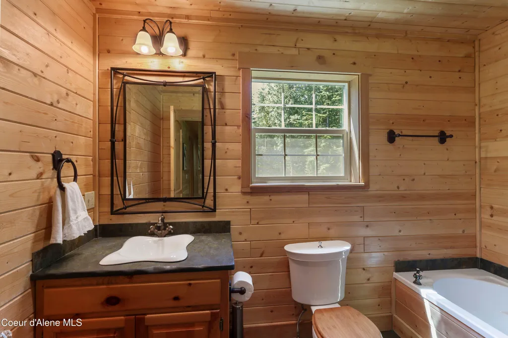 1261 Michael Lane Sandpoint ID 83864