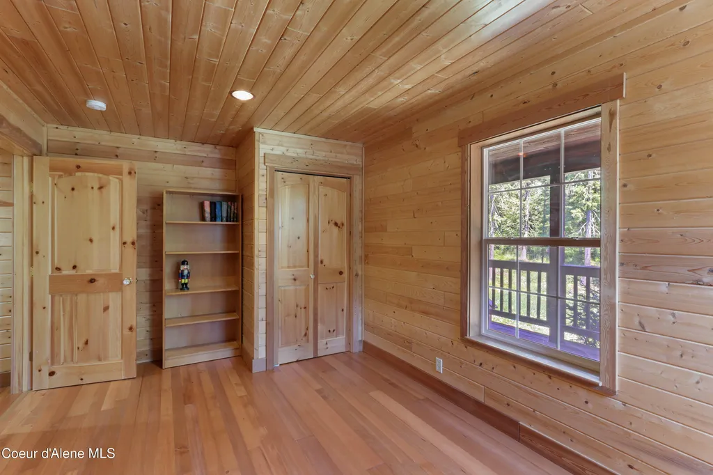 1261 Michael Lane Sandpoint ID 83864