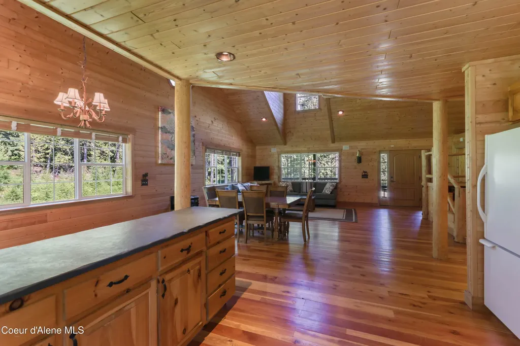 1261 Michael Lane Sandpoint ID 83864