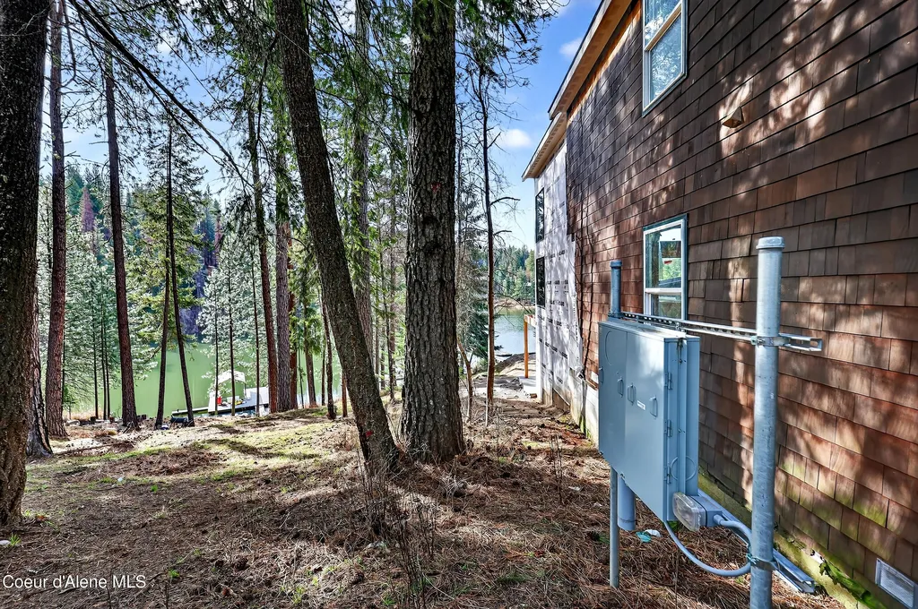 N Waters Edge Court Hayden ID 83835