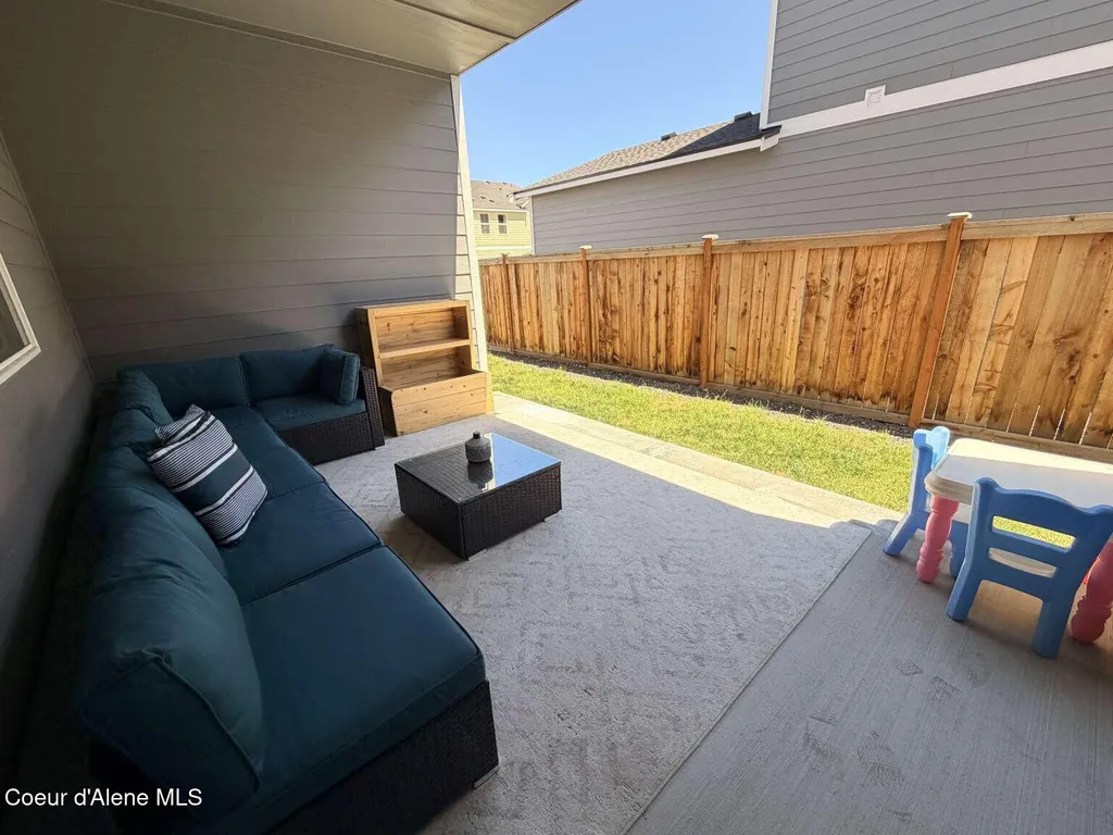 229 E Sandmyrtle Avenue Hayden ID 83835