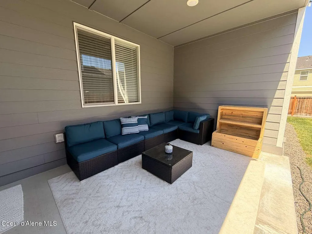 229 E Sandmyrtle Avenue Hayden ID 83835