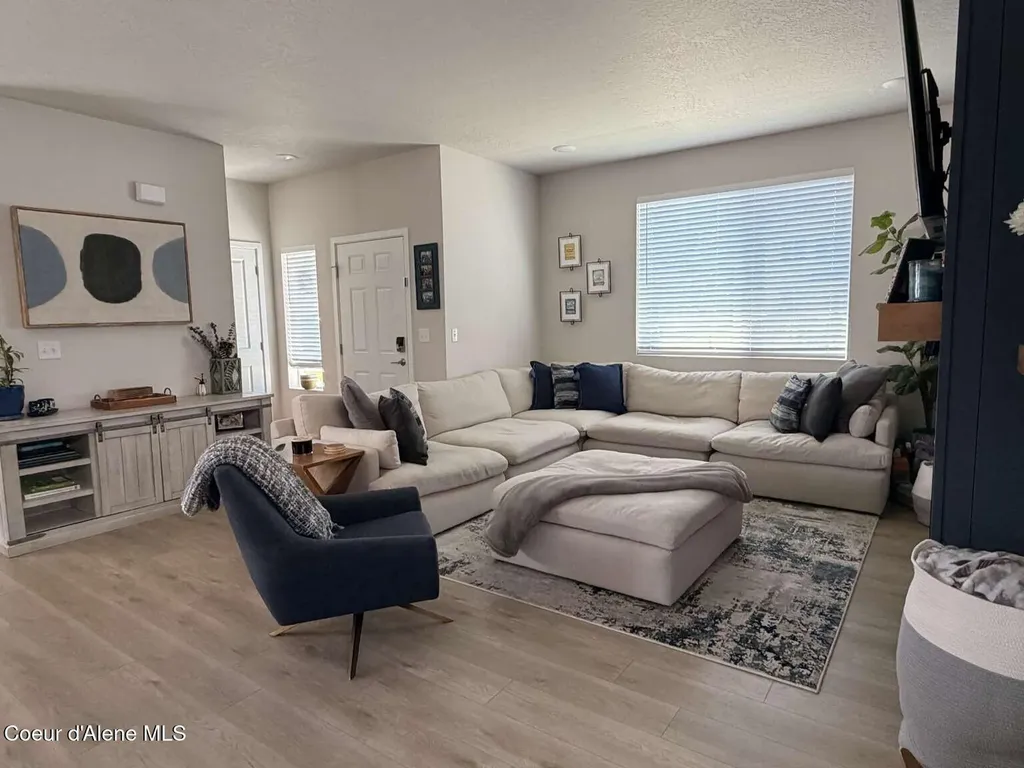 229 E Sandmyrtle Avenue Hayden ID 83835
